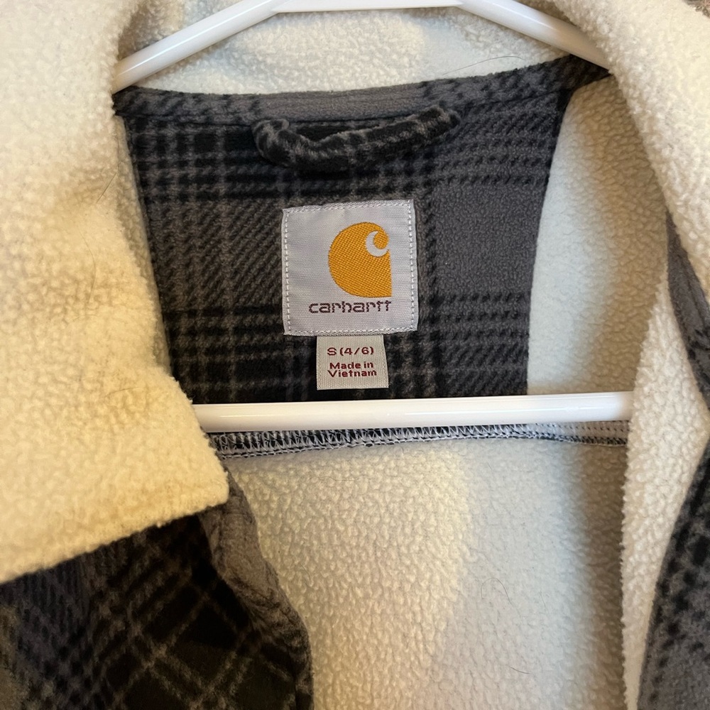 Carhartt fleece coat
Size small